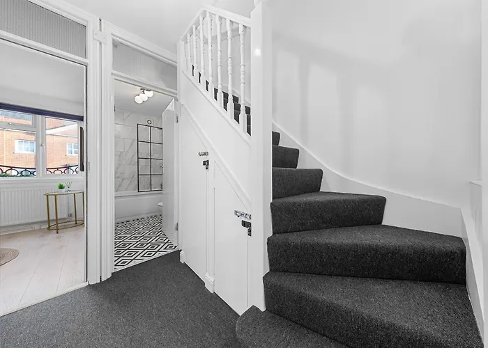 The Holloway Suite - 1Br Modern Apartment